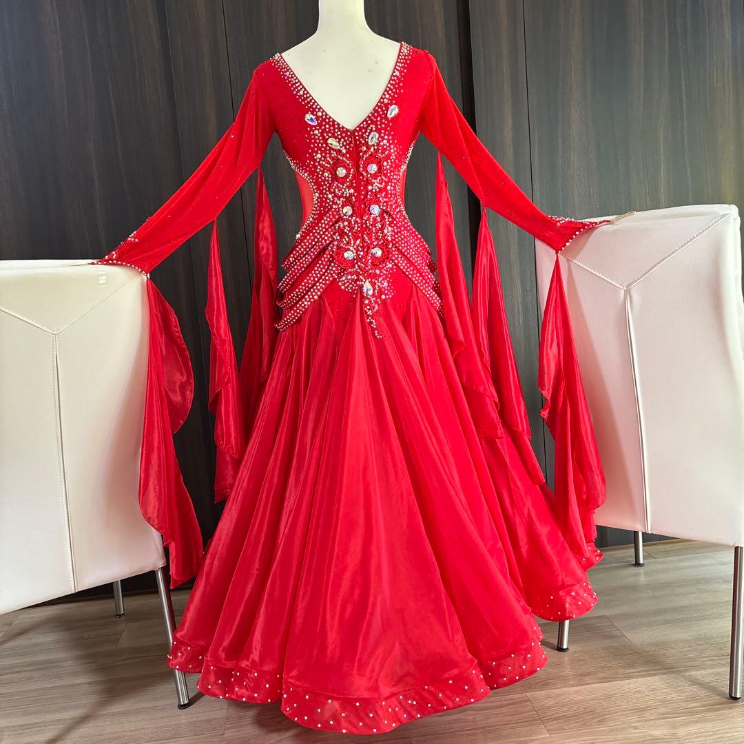 社交ダンス　赤　ドレス　パーティー　競技会　トライアル　豪華
