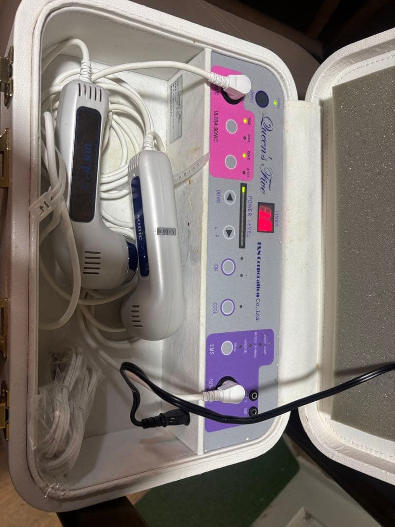 Queen’s Five 美顔器 超音波 イオン導入 ケース付き