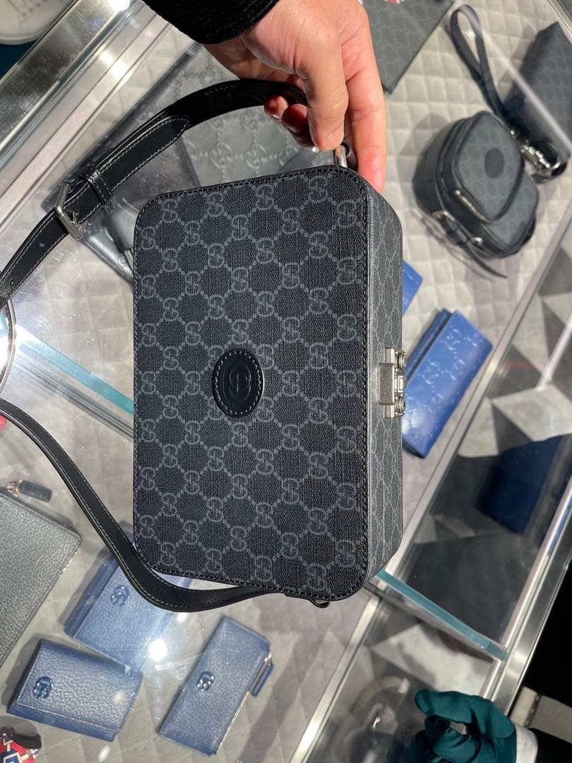 グッチメッセージバックGG Supreme Monogram Leather