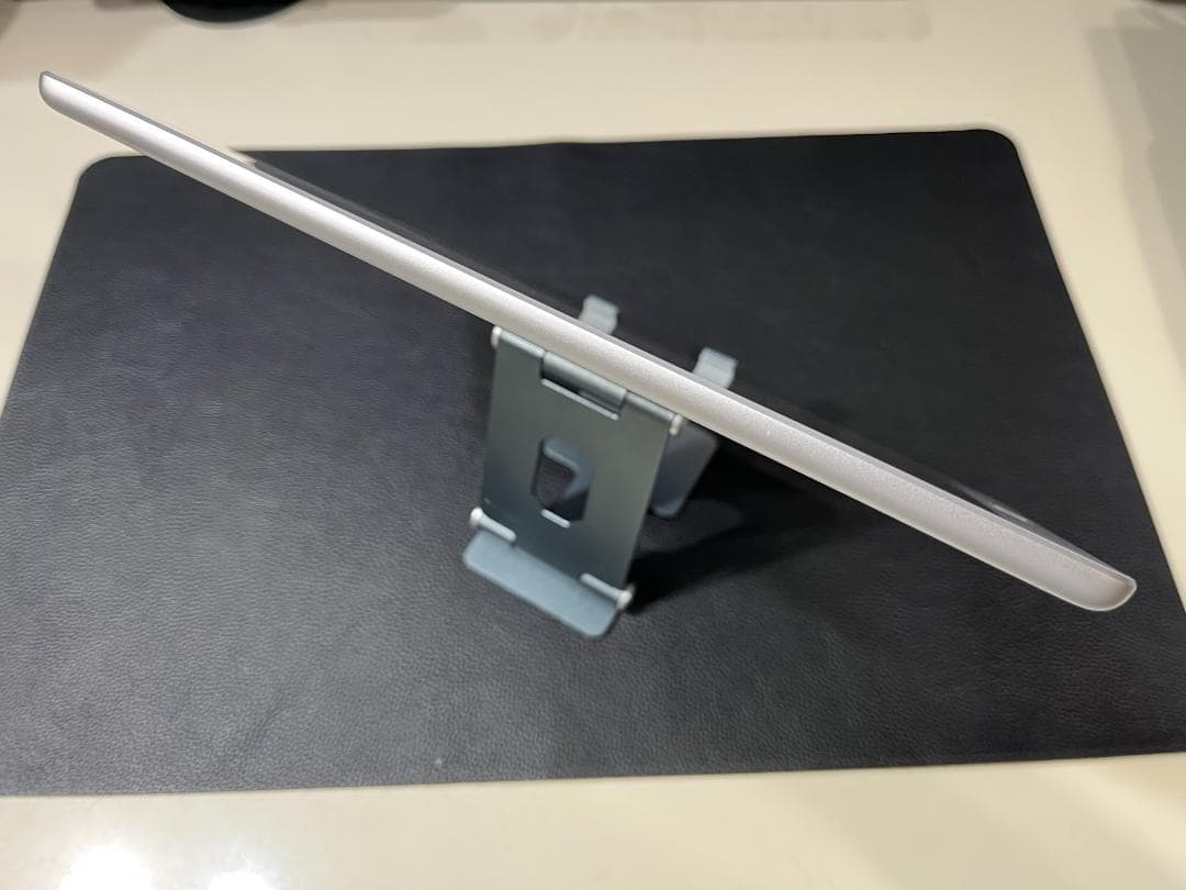 iPad 第5世代 Wi-Fi+Cellular 32GB シルバー 電池９５％