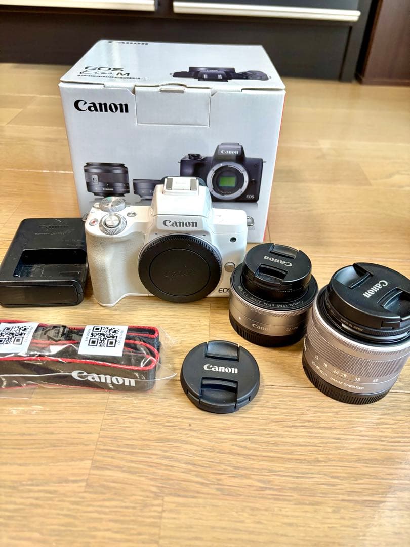 Canon EOS Kiss M ホワイト 2本レンズ マウントアダプター付