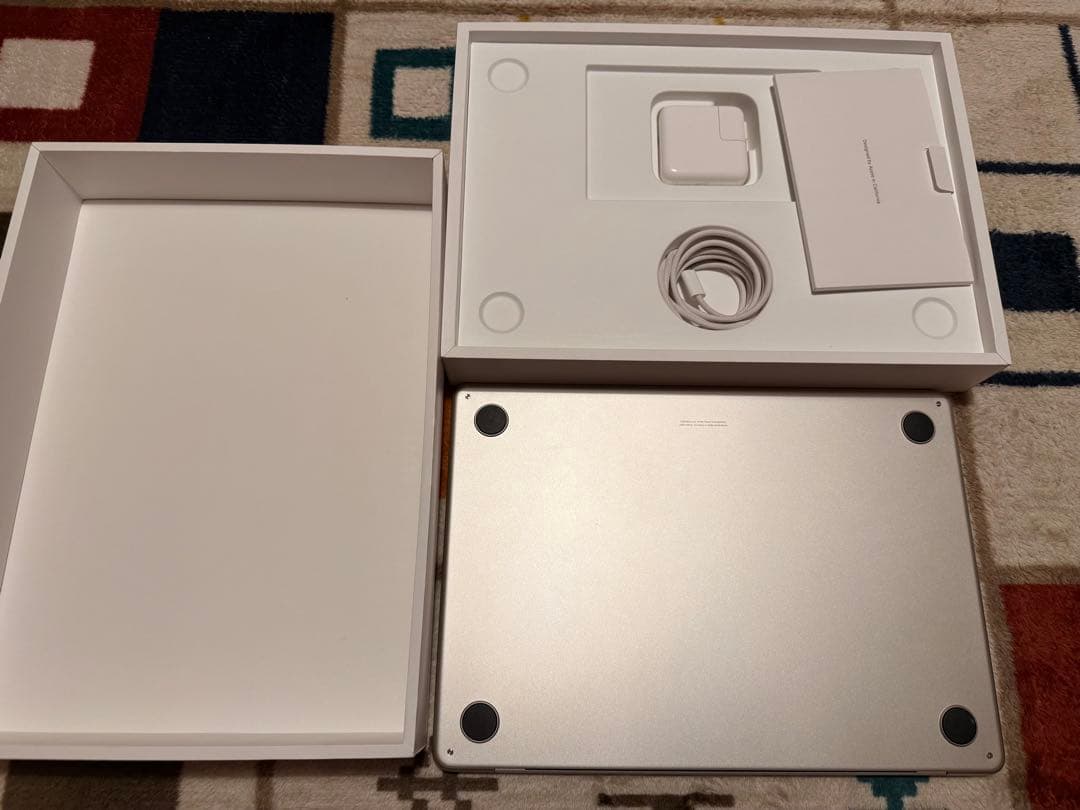 MacBook Air M2 13㌅ 16GB 256GB スターライト付属品有