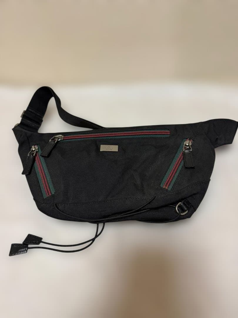 新品未使用　GUCCI ボディバッグ ブラック ストライプ