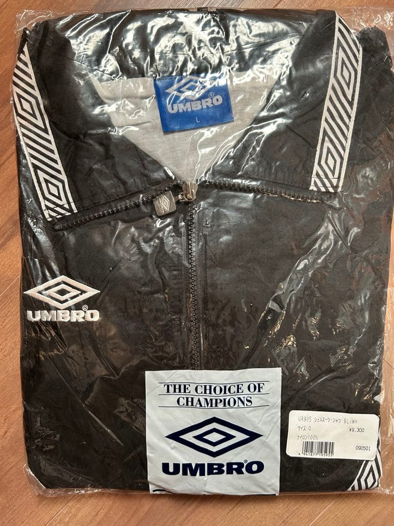 未使用品 Umbro アンブロ ナイロンジャケット ブラック　刺繍ロゴ