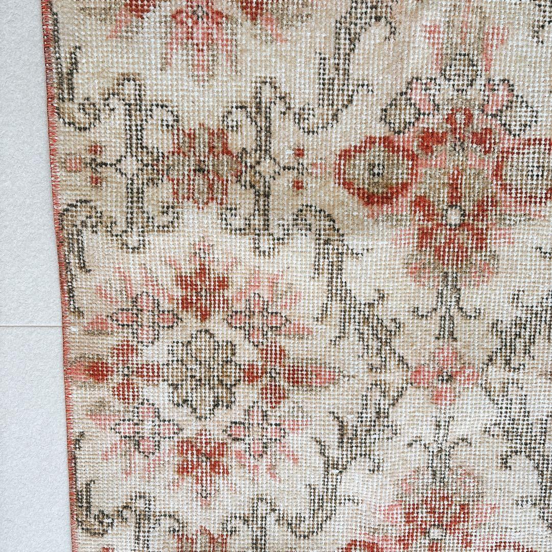 トルコ　ヴィンテージラグ　ピンク　クラシカルフラワー