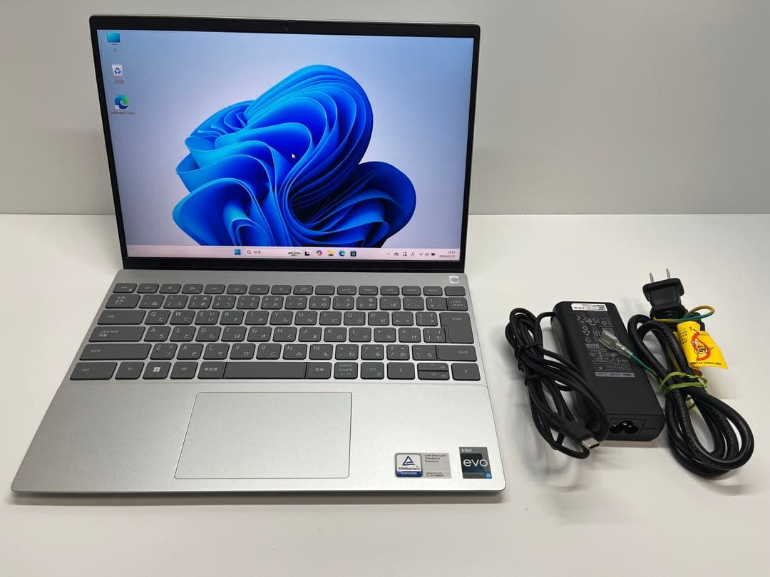 美品 DELL Inspiron P156G 第12世代i5 8GB 256GB