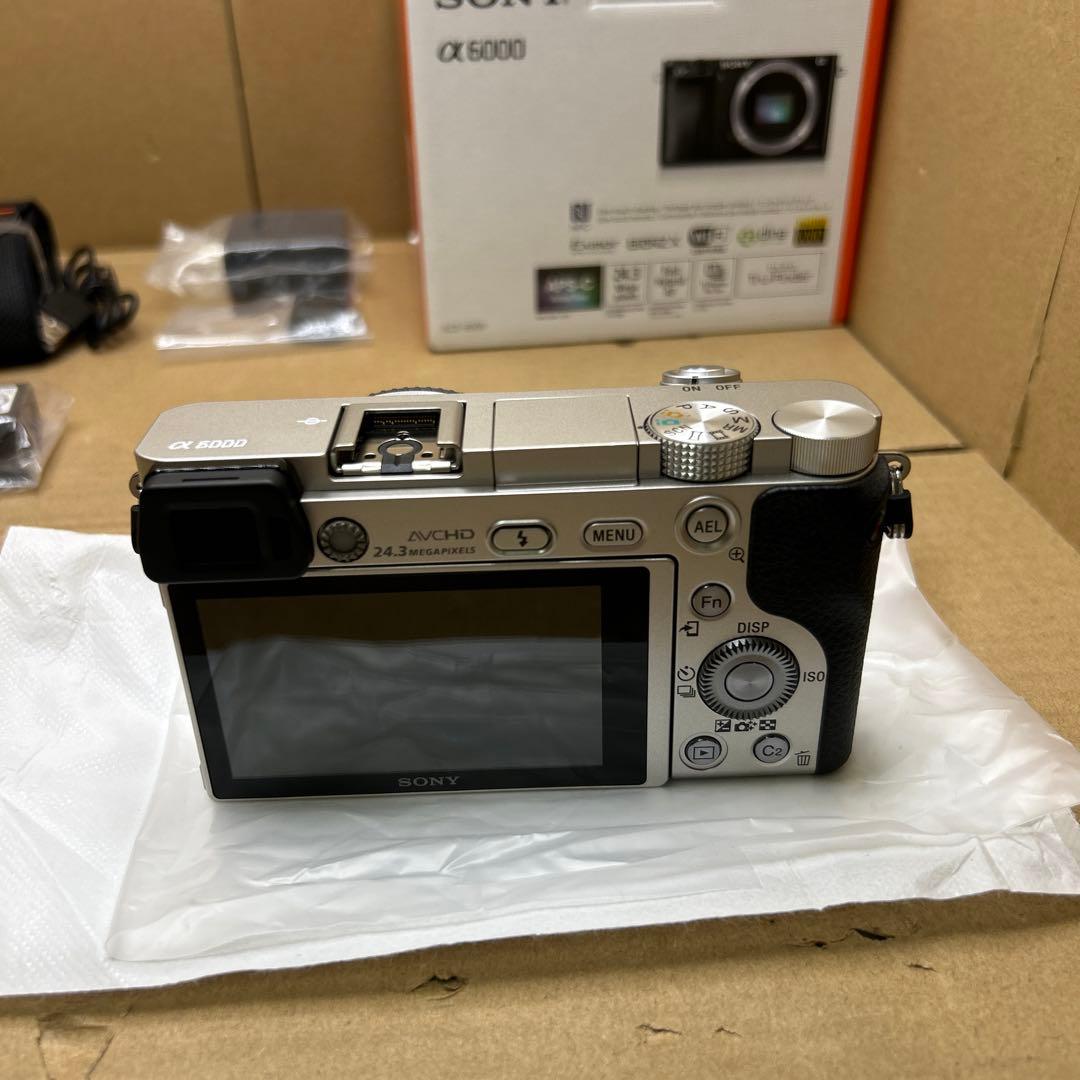 SONY ミラーレス一眼 α6000 ボディ シルバー ILCE-6000 S
