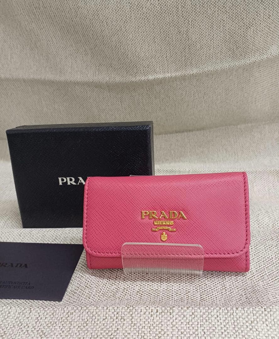 MI　新品未使用PRADA サフィアーノ　キーケース ピンク