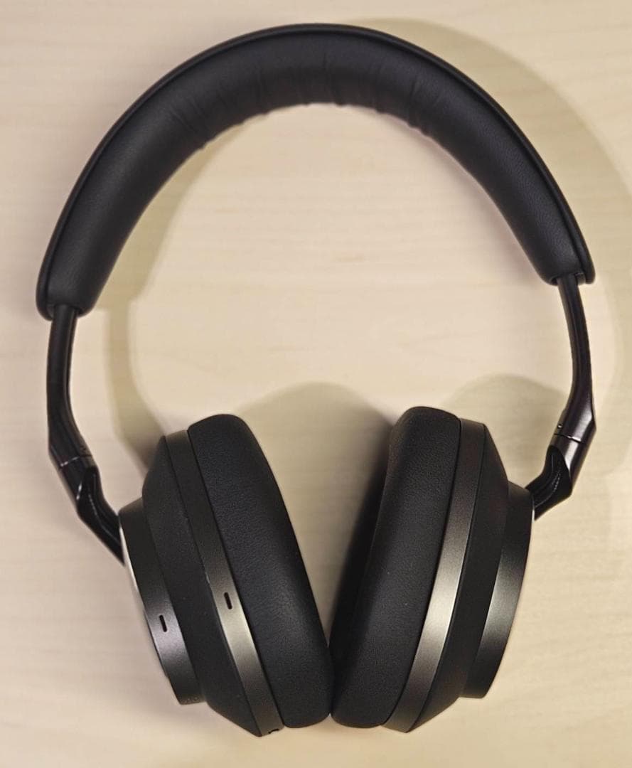 Bowers & Wilkins Px8 ワイヤレスヘッドホン