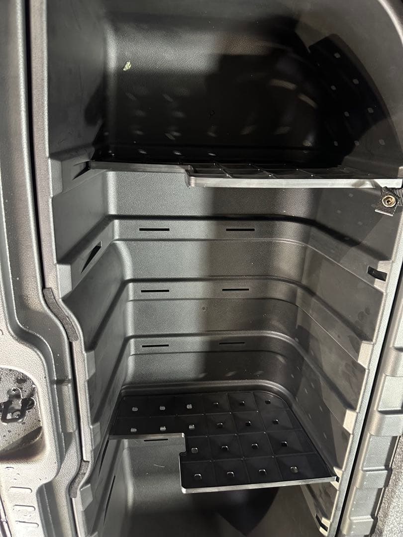 セレナC27ラゲッジアンダートレイ