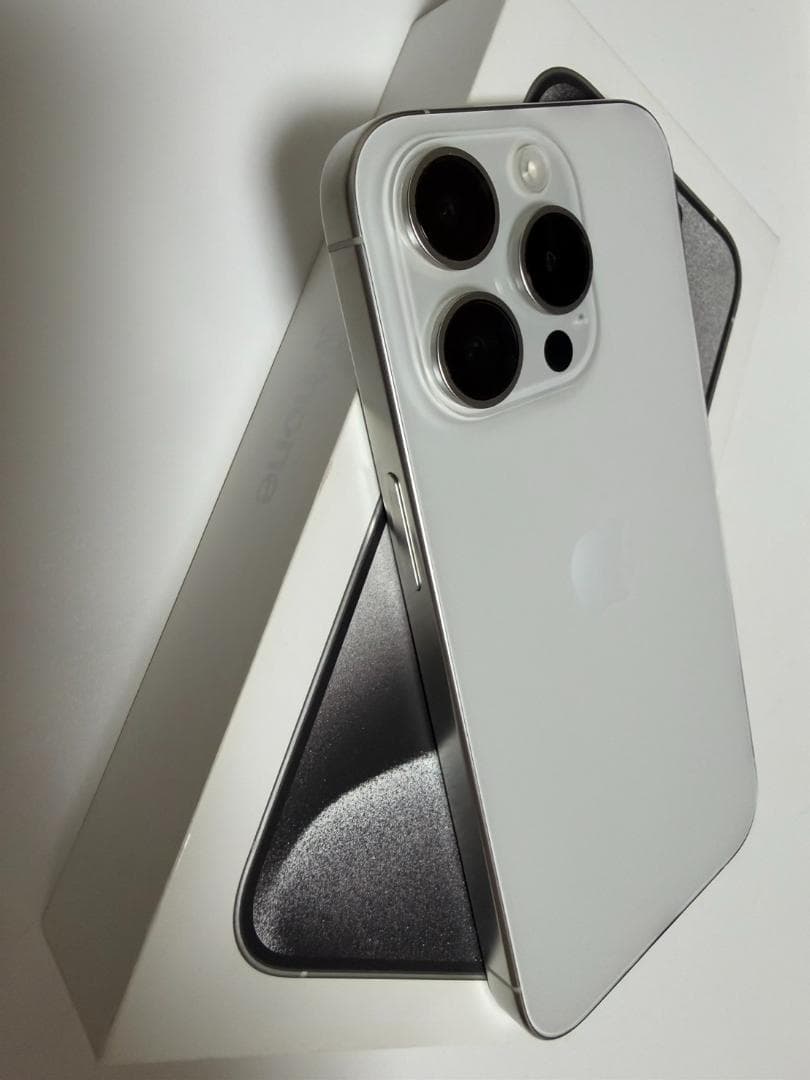 iPhone 15 Pro 256GB ホワイト SIMフリー バッテリー95%