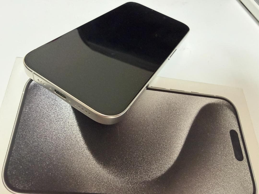 iPhone 15 Pro 256GB ホワイト SIMフリー バッテリー95%