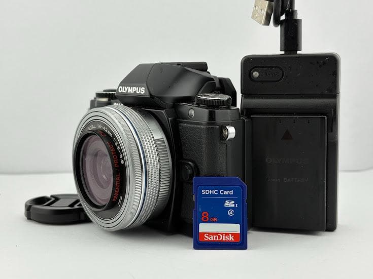 ★極上美品★ オリンパス OLYMPUS OM-D E-M10 レンズキット