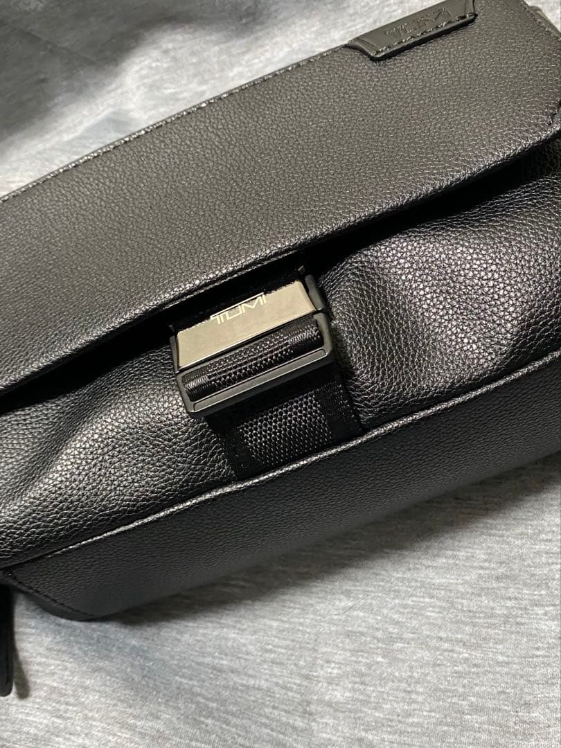 【希少】TUMIトゥミ 「パーソン」クロスボディ レザー ショルダーバッグ