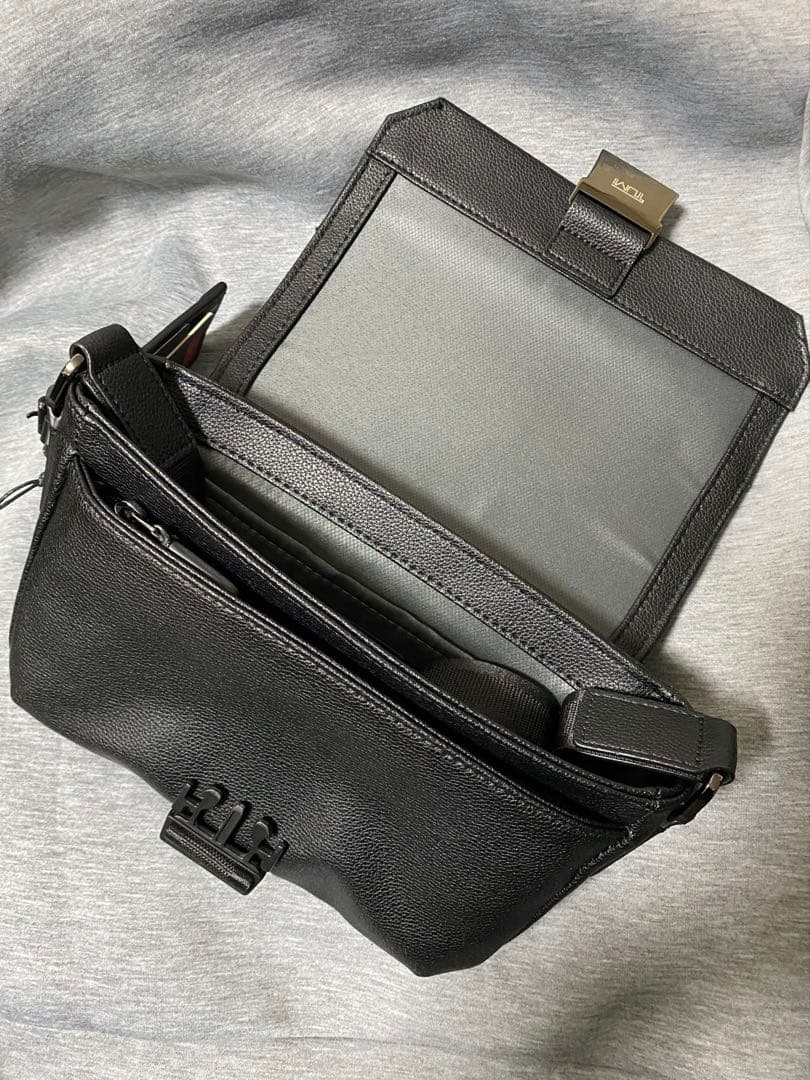 【希少】TUMIトゥミ 「パーソン」クロスボディ レザー ショルダーバッグ