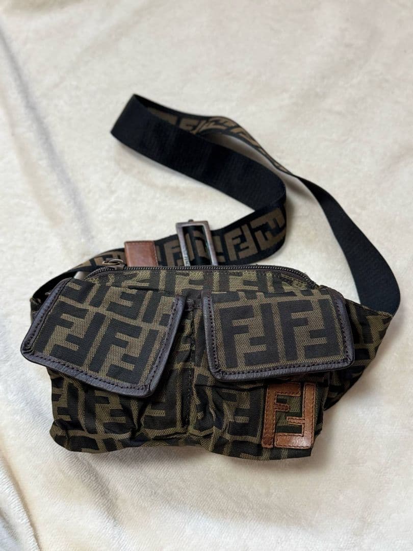 Fendi ボディバッグ