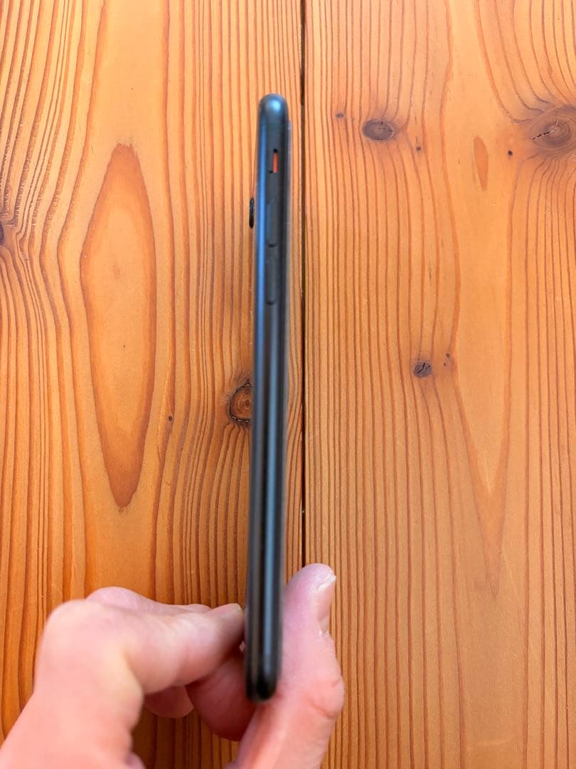 iPhone SE（第2世代）64GB ブラック SIMフリー バッテリー79%