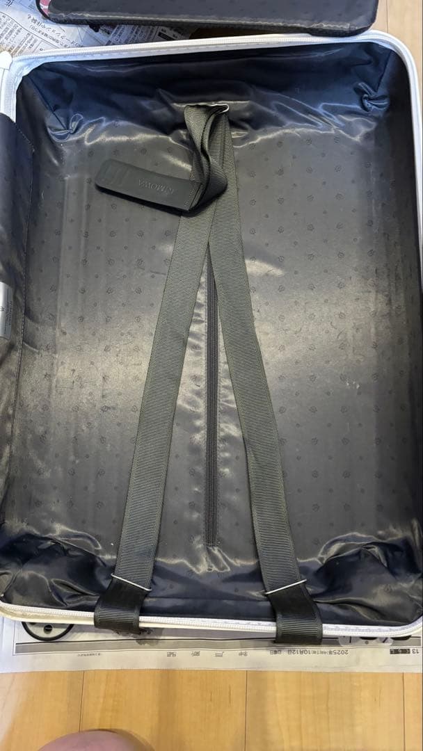 RIMOWA リモワ　ESSENTIAL キャビン　ホワイト