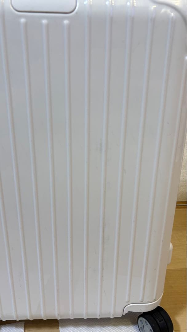 RIMOWA リモワ　ESSENTIAL キャビン　ホワイト