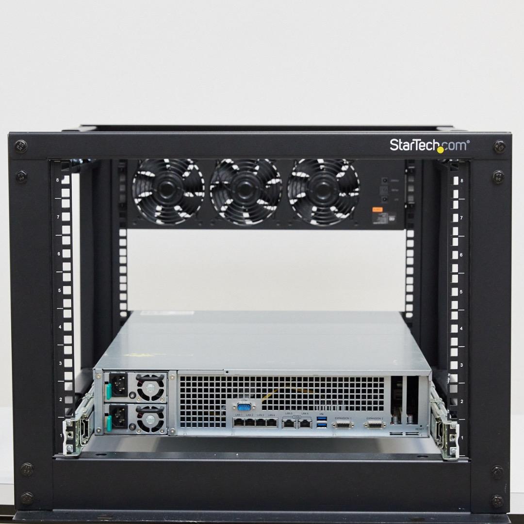 StarTech.comサーバーラックSynologyRS3617xs＋　NAS