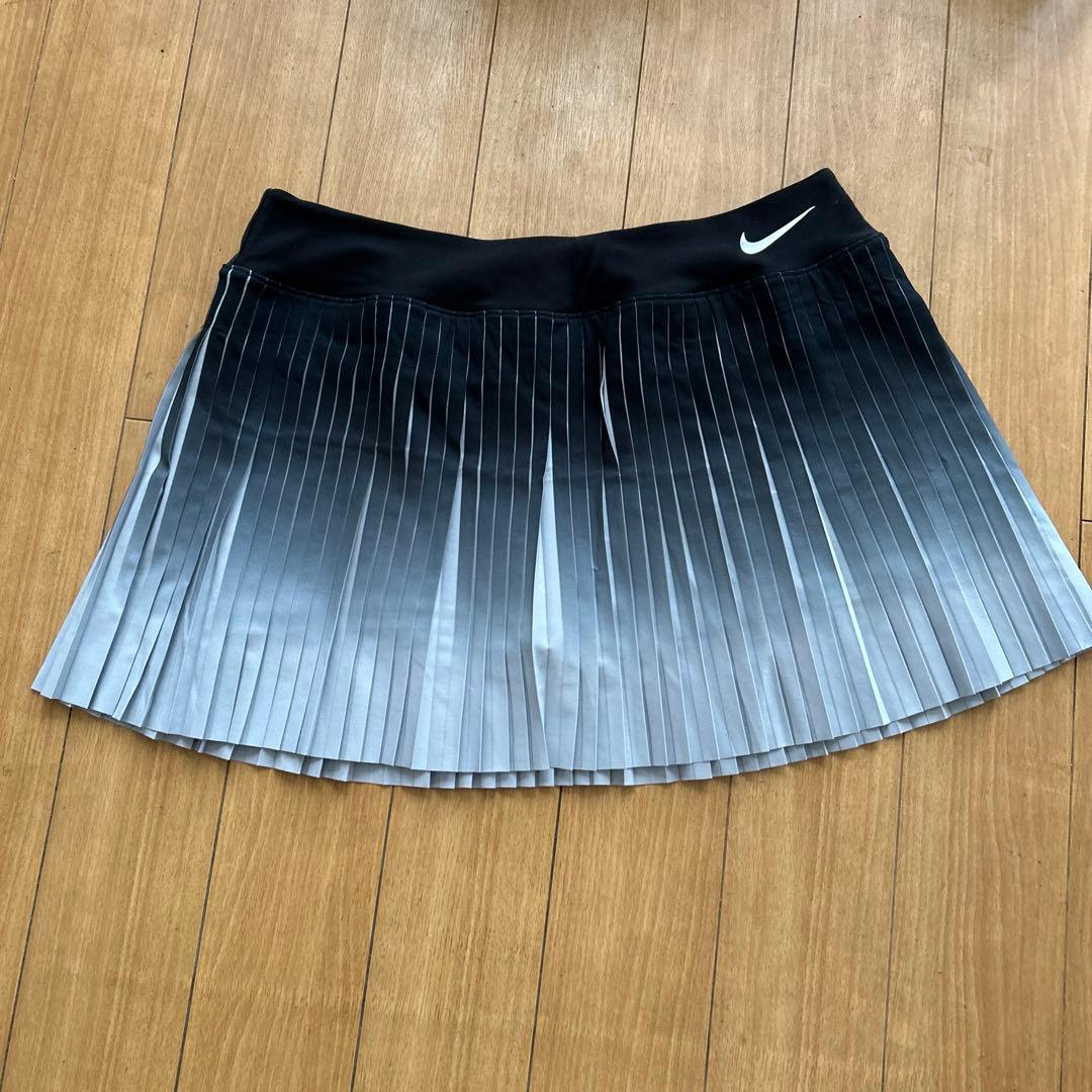 レア商品　Nike プリーツスカート グラデーション