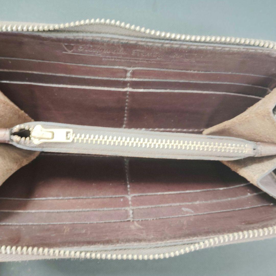 HTC　スターバースト スタッズ ウォレット　ラウンド ファスナー