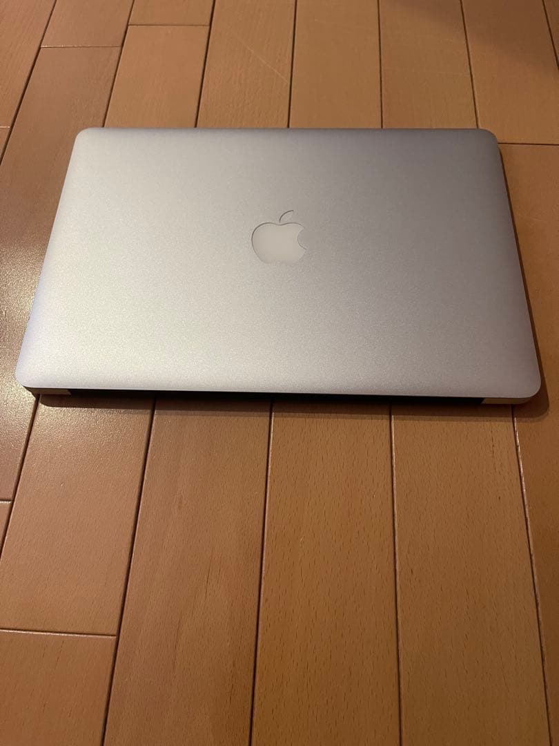 MacBook Air シルバー 充電器付き美品　ジャンク