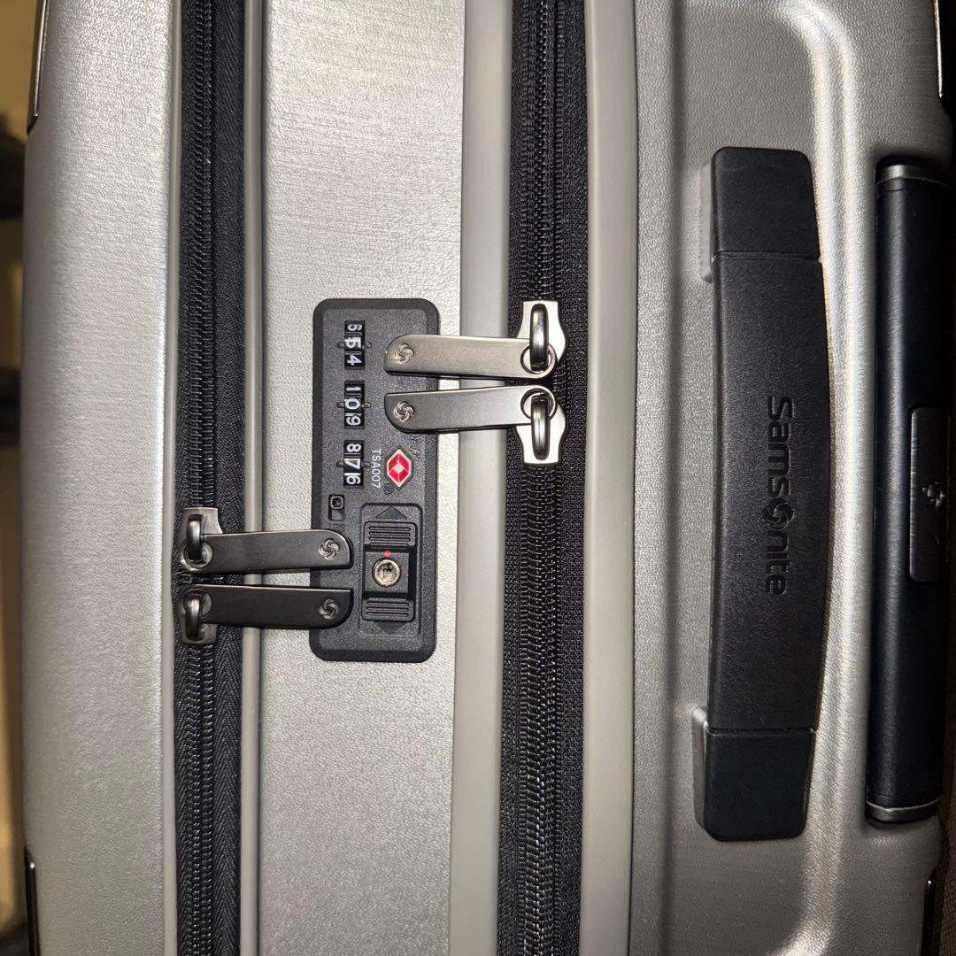 [サムソナイト] キャリーケース EVOA スピナー55 機内持ち込み可