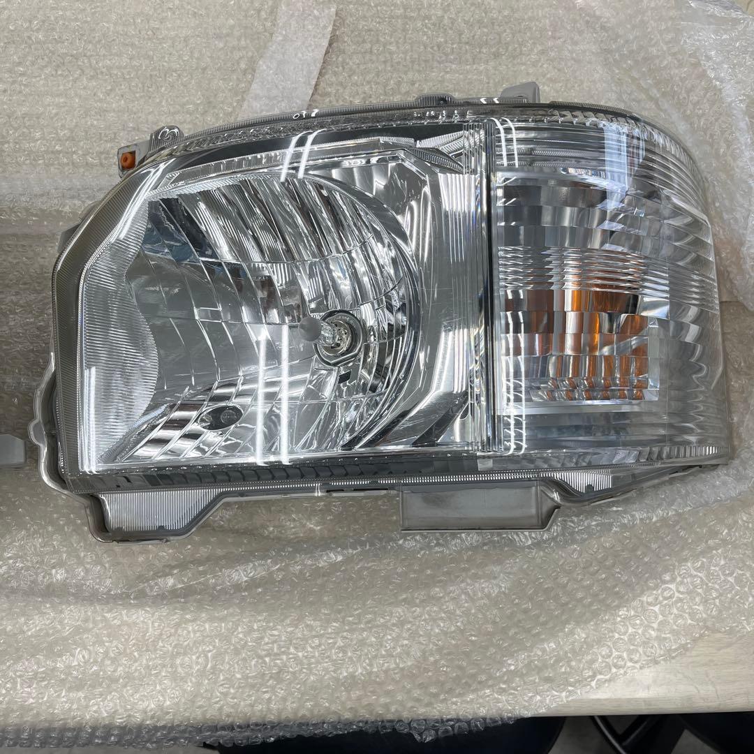 ハイエース200系 純正ヘッドライト 2個セット KOITO 26-131
