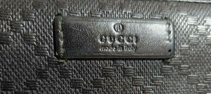 【今週末限定5,000円OFF！】GUCCI シマ/型 押し レザー長財布