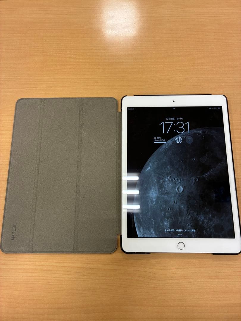 iPad 7世代 32GB Wi-Fi+Cellular SIMフリー