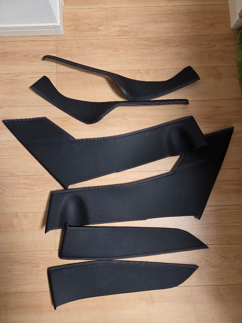 【K】C-HR LANBO レザードアパネル ブラック×ブシルバーステッチ