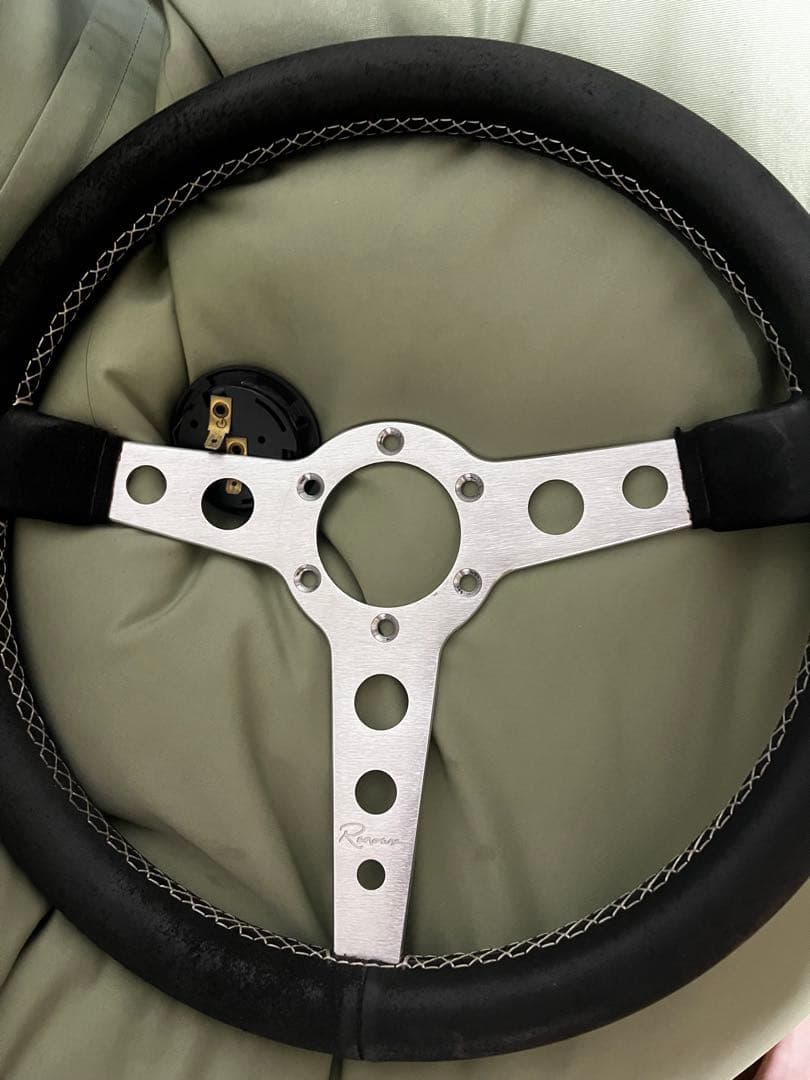 RENOWN ステアリング モナコ Pレザー 350㎜ シルバー