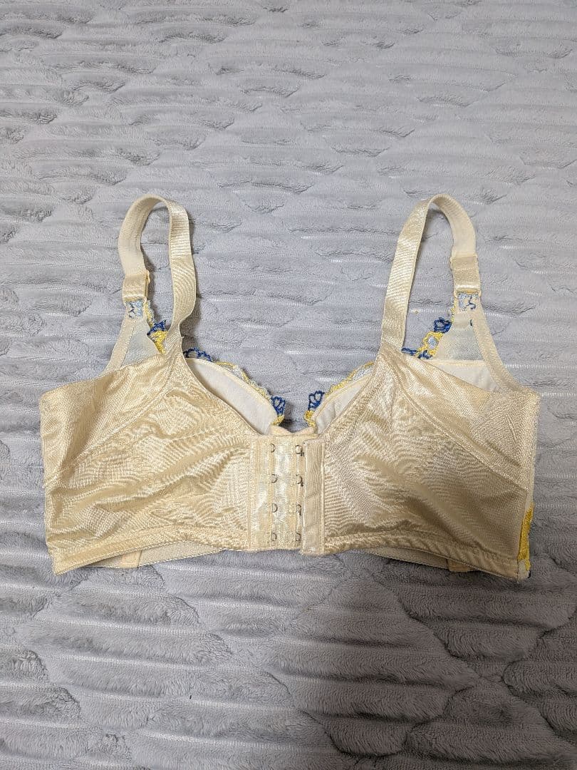 m*n様 マルコ　モンマリエシェリル　イエロー　3/4カップ　70 補正下着