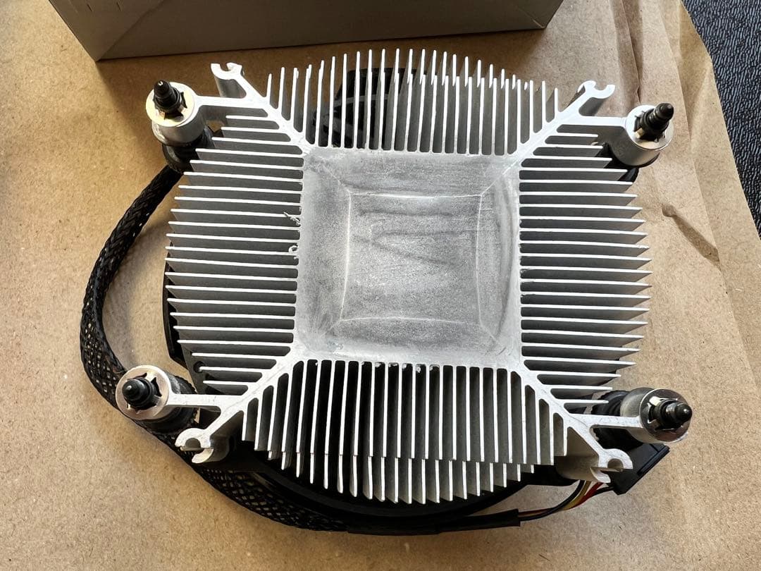 AMD Ryzen 5 5600X（箱・純正クーラー付き）