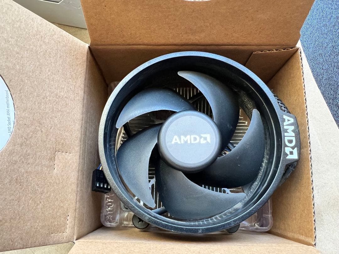 AMD Ryzen 5 5600X（箱・純正クーラー付き）