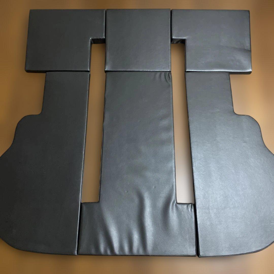 デリカD5専用ラゲッジフラットマット