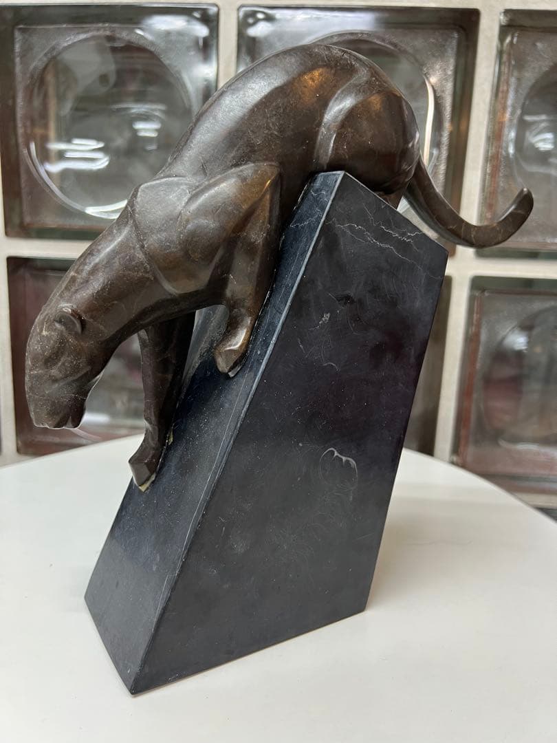 パンサー　置物　金属　みかげ石