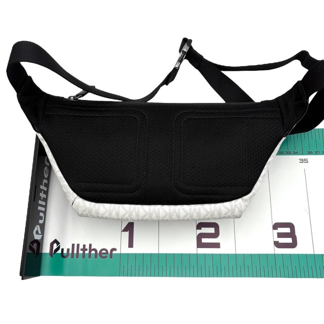 極美品 マイケルコース　クーパー ボディバッグ MK シグネチャー　ホワイト