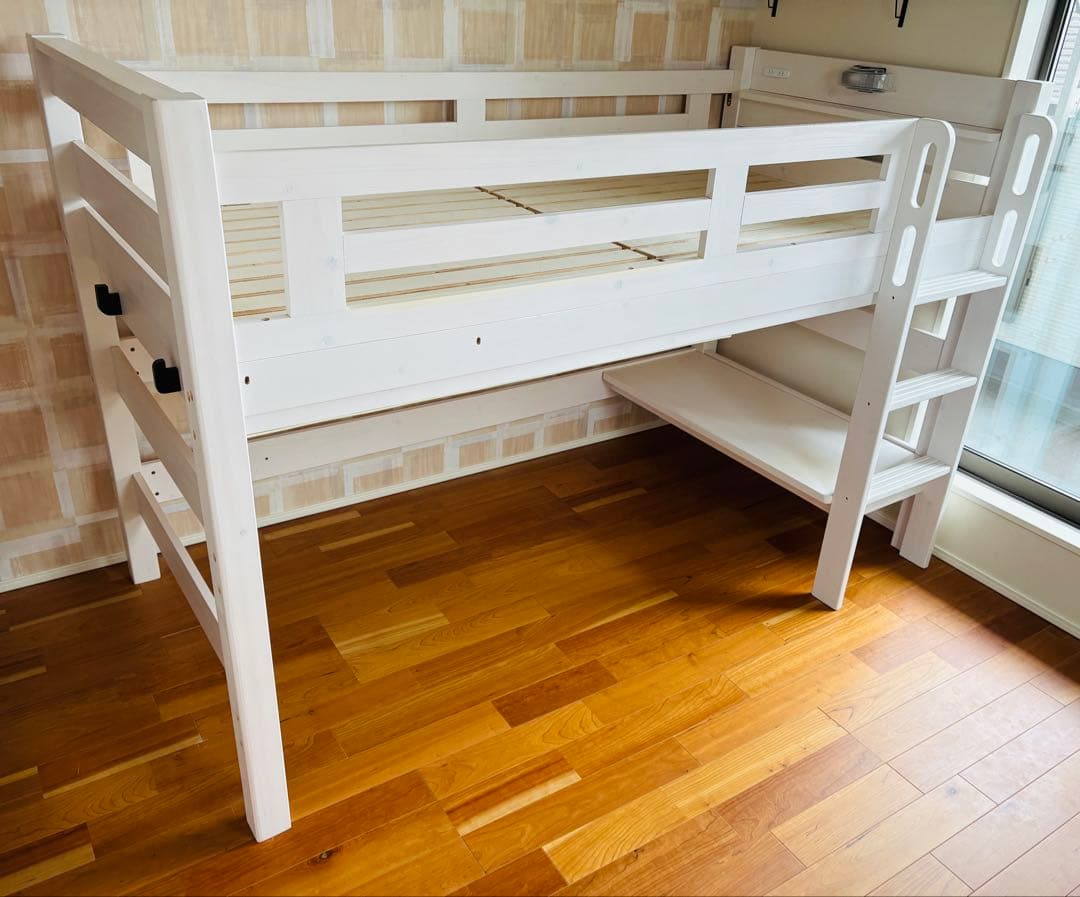 【直接引き渡しのみ】美品、ロフトベッド イーニーMid ホワイト 宮棚付　収納