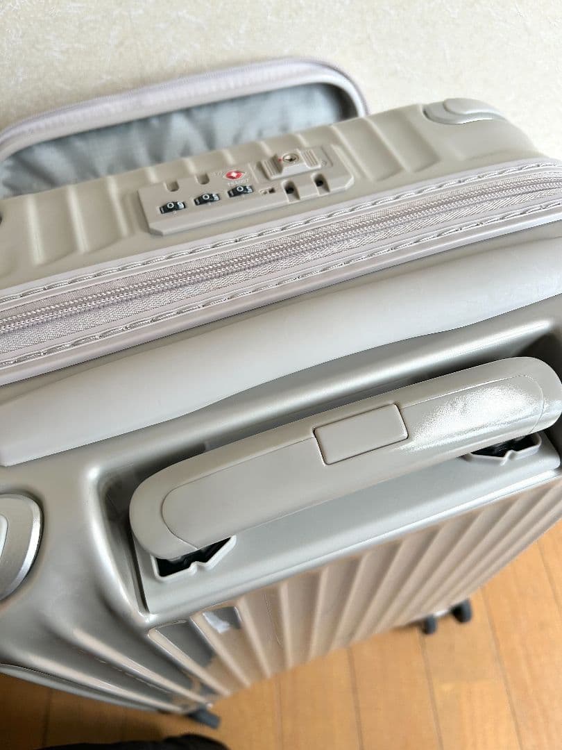 【美品✨️】CARGフロントオープンスーツケース　サテンゴールド 22L