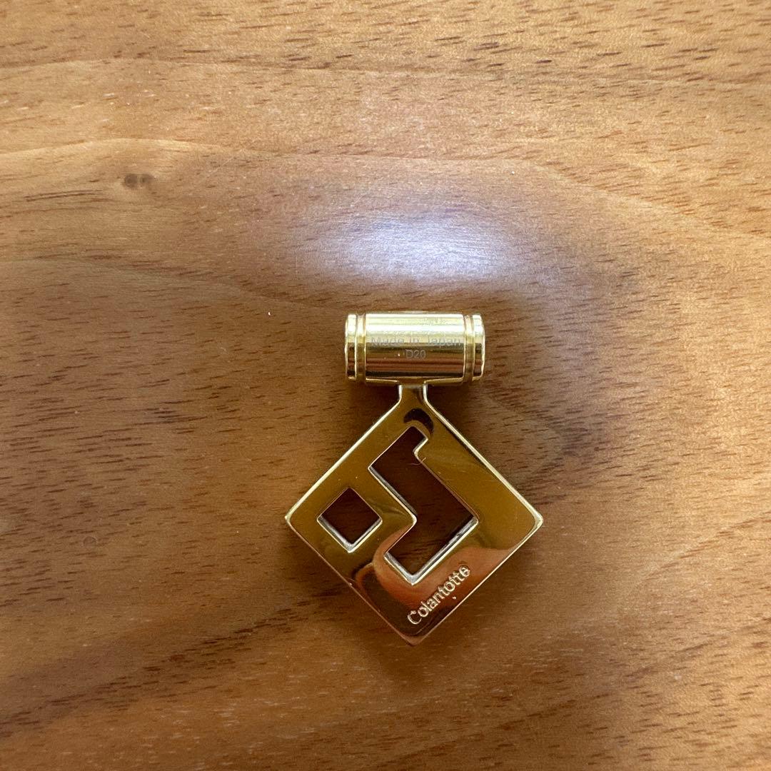 コラントツテ　ネックレス　ゴールドブラック　トップのみ