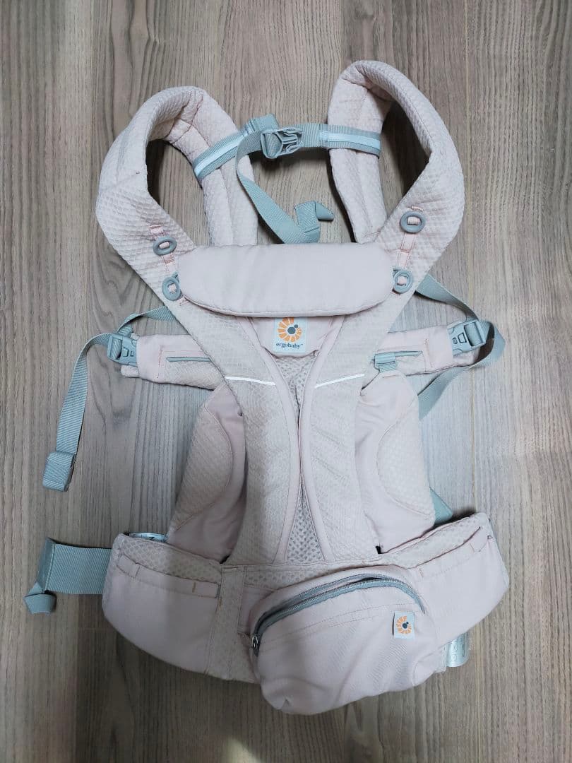 【土日限定値下げ】エルゴベビー OMNI BREEZE 抱っこ紐ピンク収納袋付き