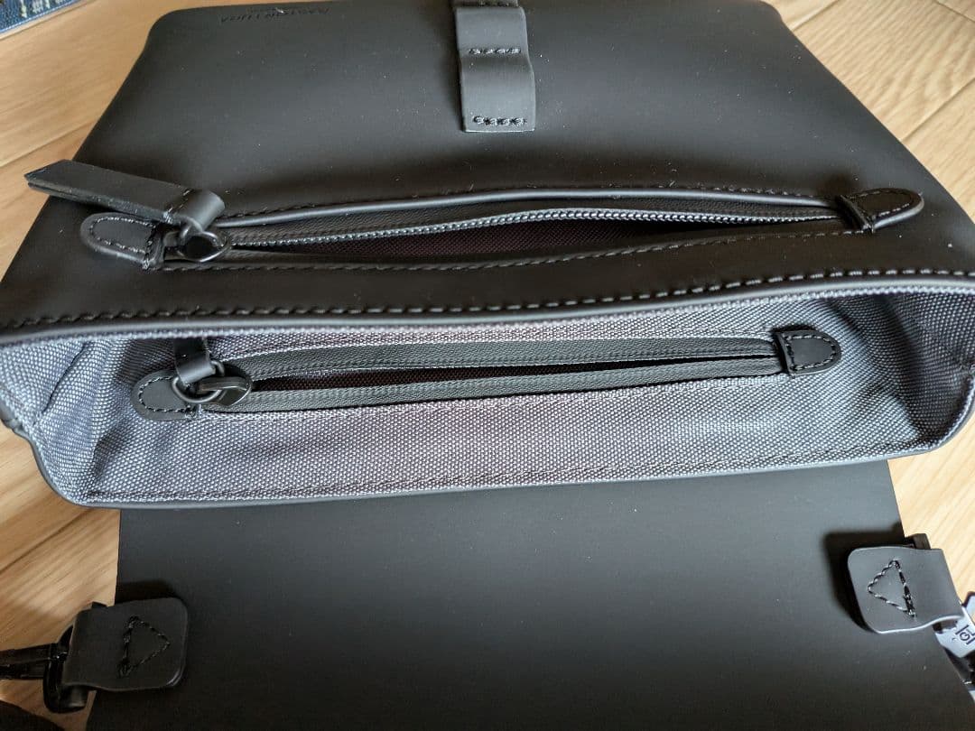 ガストンルーガ Spläsh Crossbody Bag ブラック