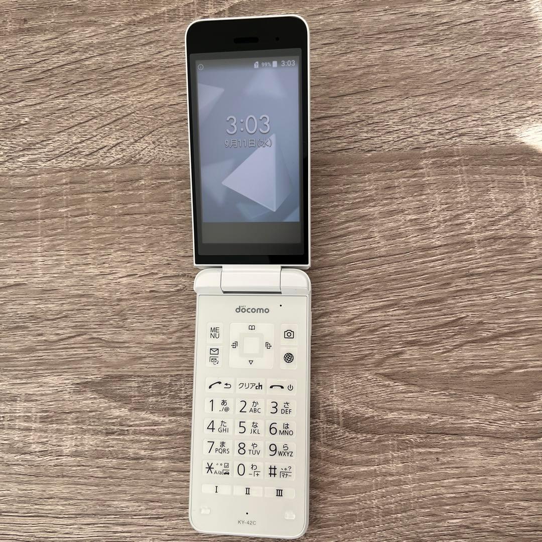 【ララ】docomo DIGNO ケータイ KY-42C ホワイト