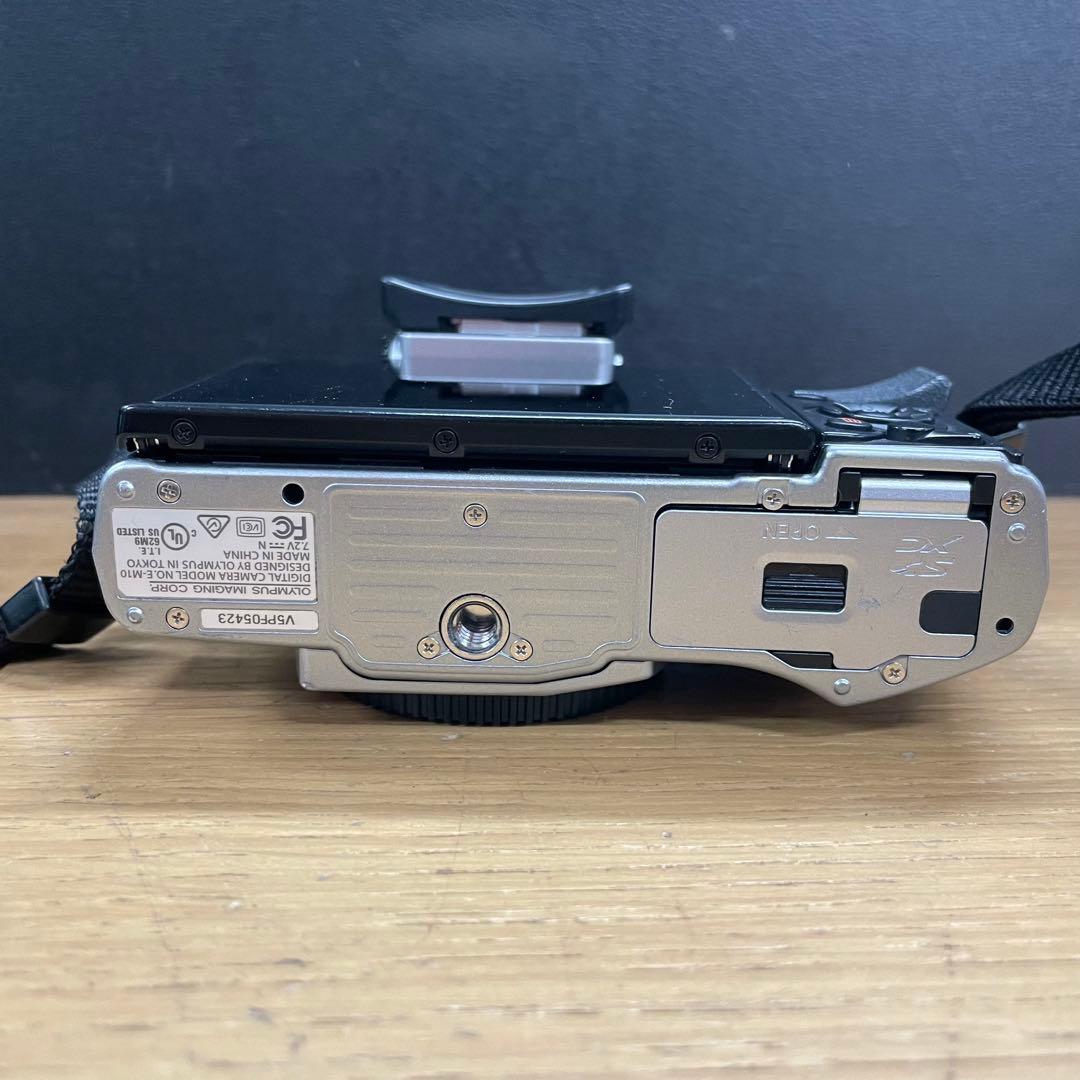 動作品 OLYMPUS OM-D E-M10 ミラーレス一眼