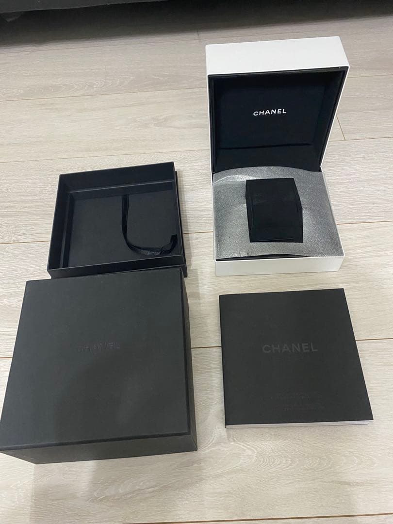 CHANEL 時計の空箱と説明書のみ