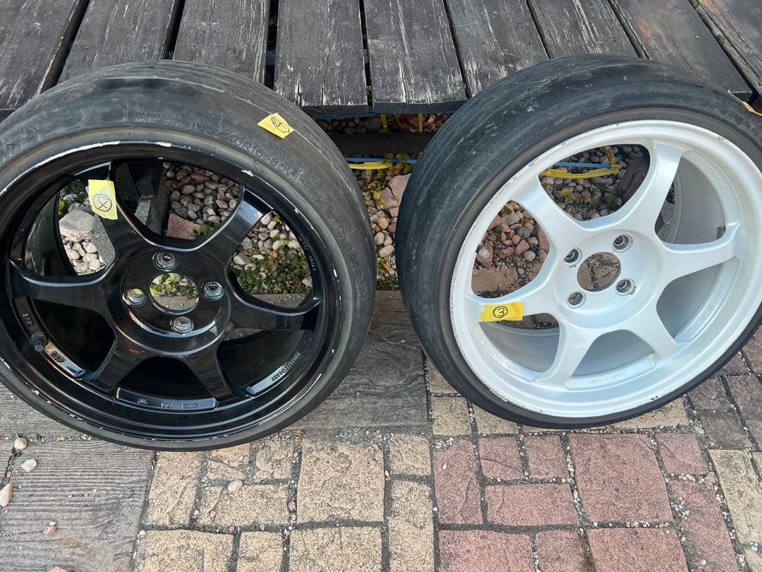 16インチ ブラック ホワイト ホイールセット