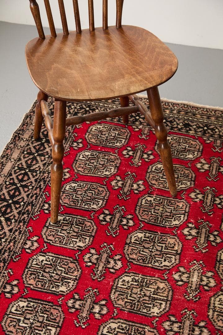 ヴィンテージラグ　トライバルラグ　パキスタン産（174×122cm）赤　ベージュ