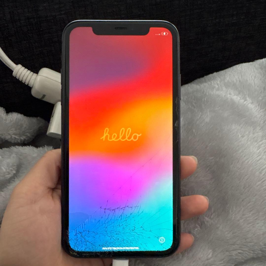 Apple iPhone 11 ブラック 画面にひび割れあり